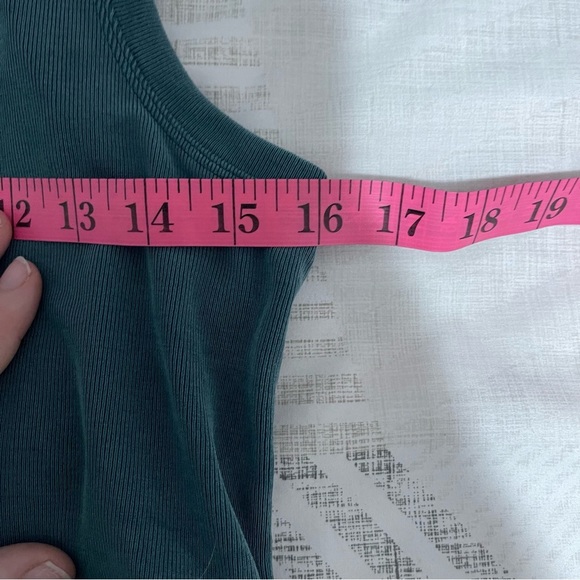 Lululemon women’s Jasper Green Do the Twist sporty Cropped tank top in size US 4 - Picture 9 of 9